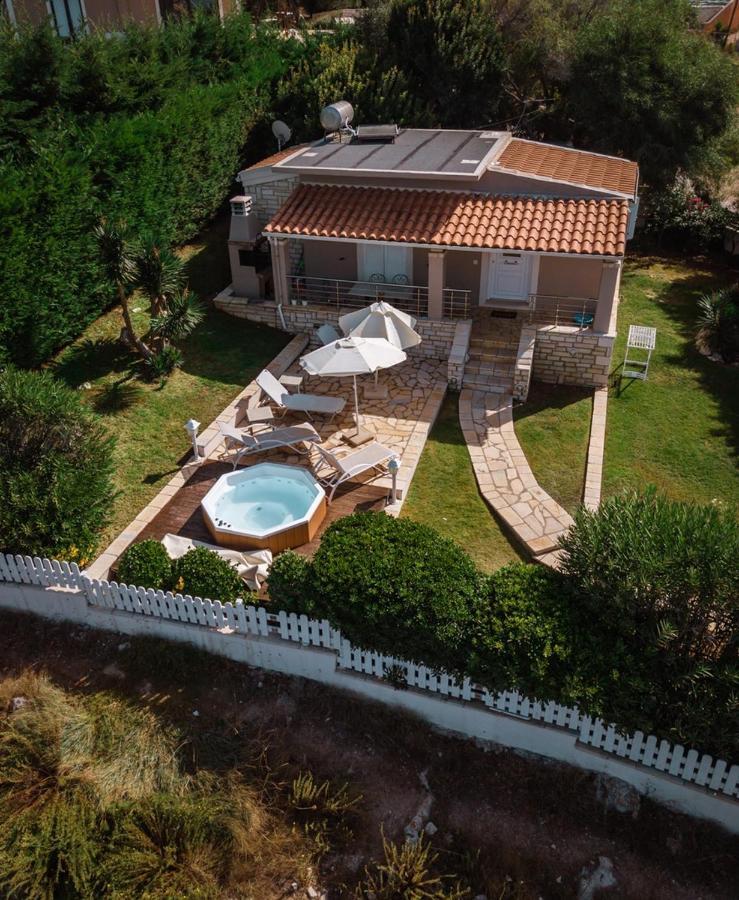 Neptune Sea House - Beachfront Agios Spyridon  ภายนอก รูปภาพ